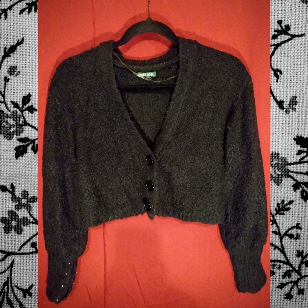 Wild Fable crop cardi w. safety pin detail Size S